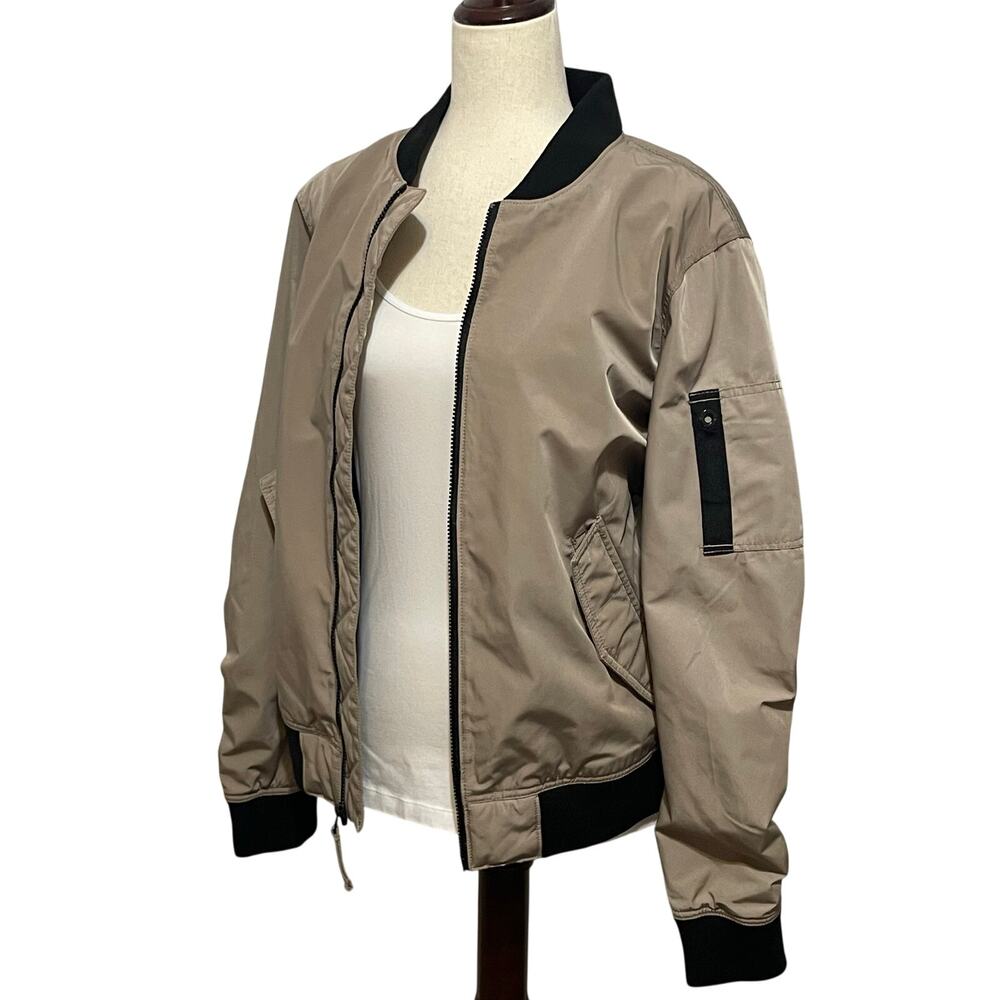 Hollister Men's Classic Bomber Jacket Water Resistant Tan Black Zip Front Size M